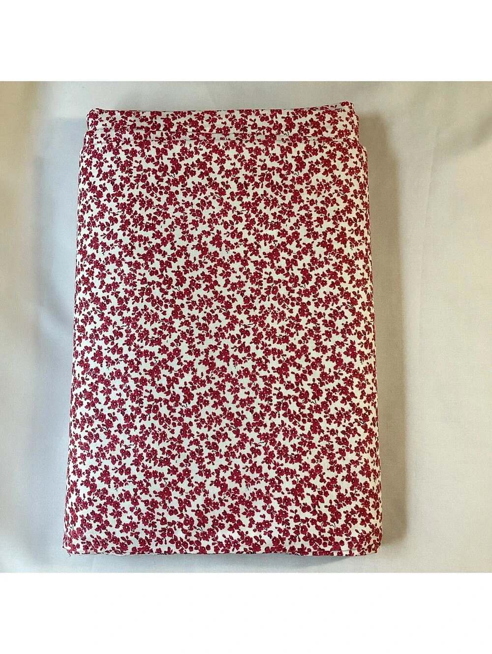 7 Yds Calico Magenta Floral